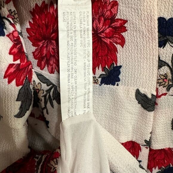 HAUTE ROUGE Short Sleeve Deep V Short Romper Ivory with Red Floral Size M - Picture 7 of 8